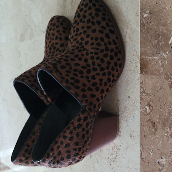 GIANNI BINI NWT real calf hair  animal print leather booties. SIZE 6.5 - Picture 3 of 10